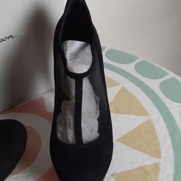 Jessica Simpson Collection - Picture 2 of 4